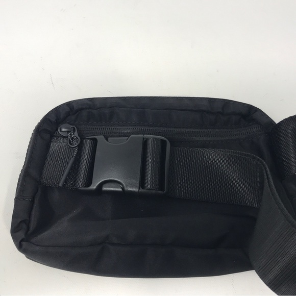Lululemon Everywhere Belt Bag, Size 1L - Black/White/Silver - Picture 9 of 12